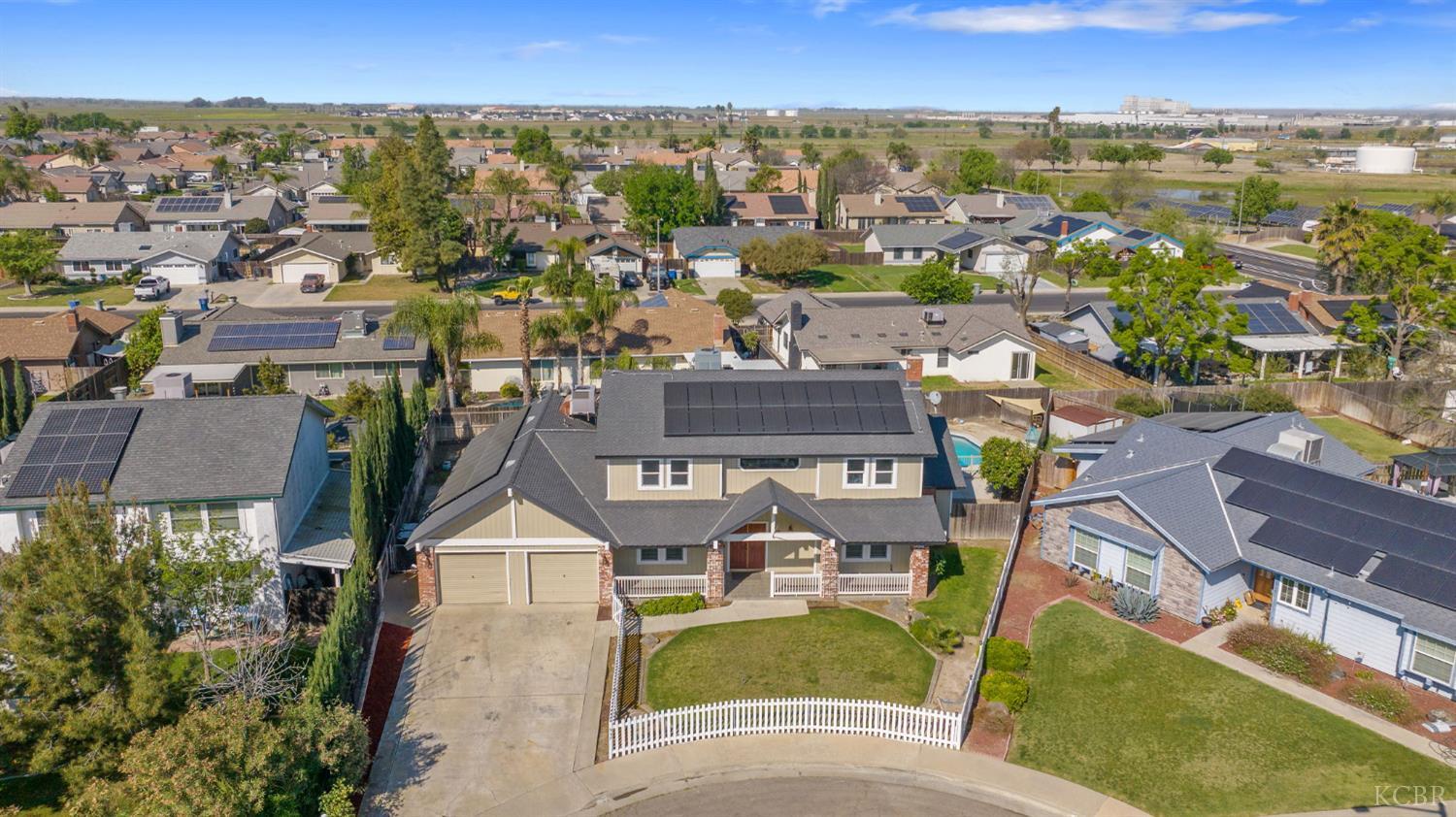 557 Beechwood Cir, Lemoore, CA 93245