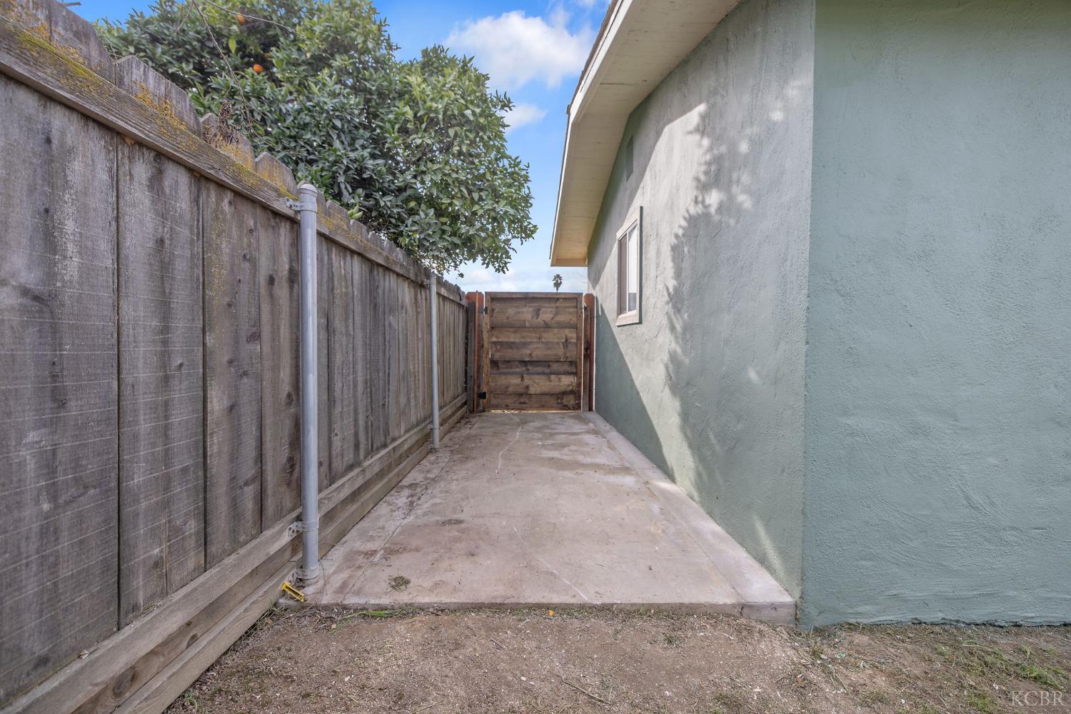 364 S Newman Rd, Tipton, CA 93272