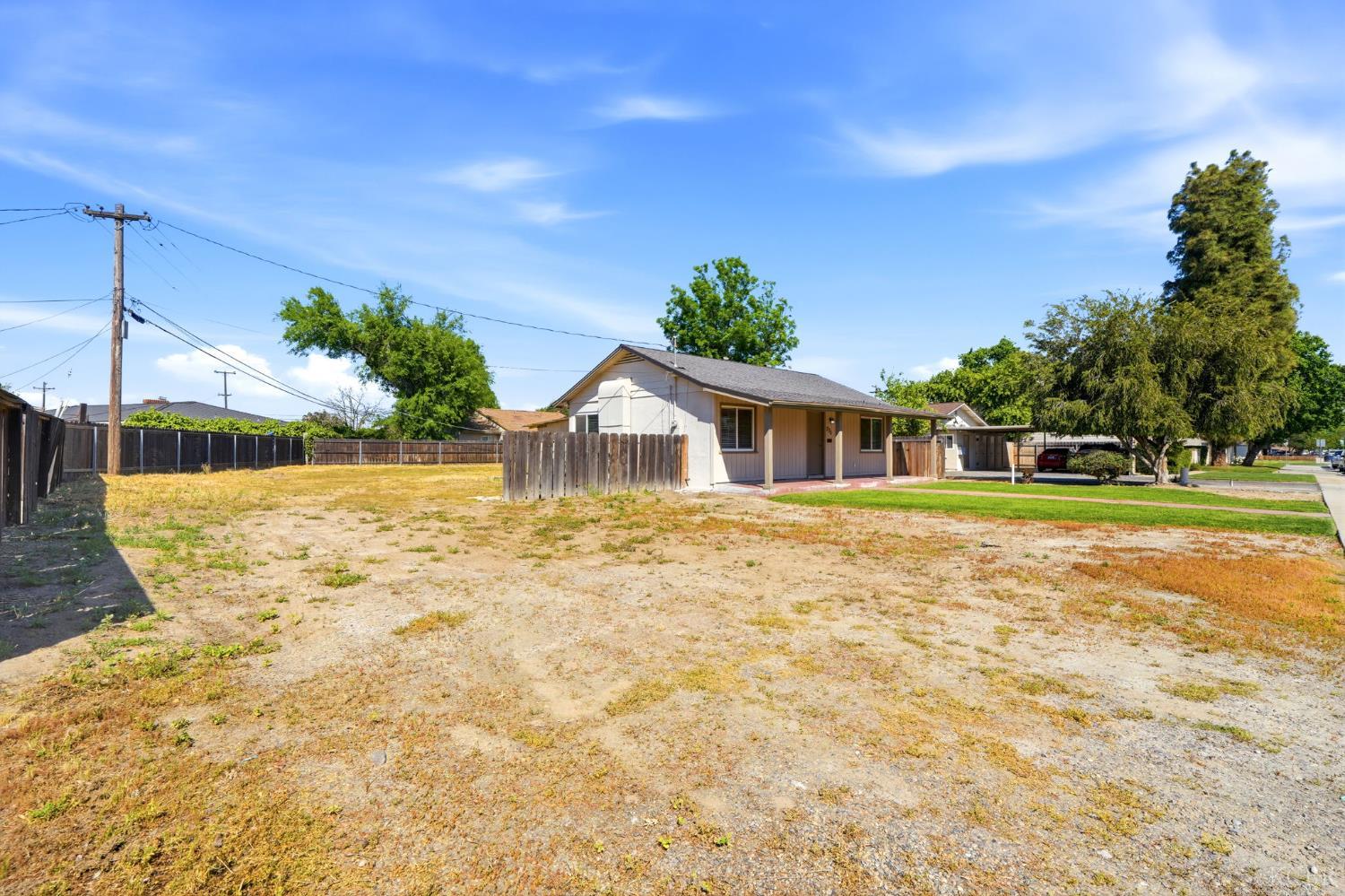 730 W D St, Lemoore, CA 93245