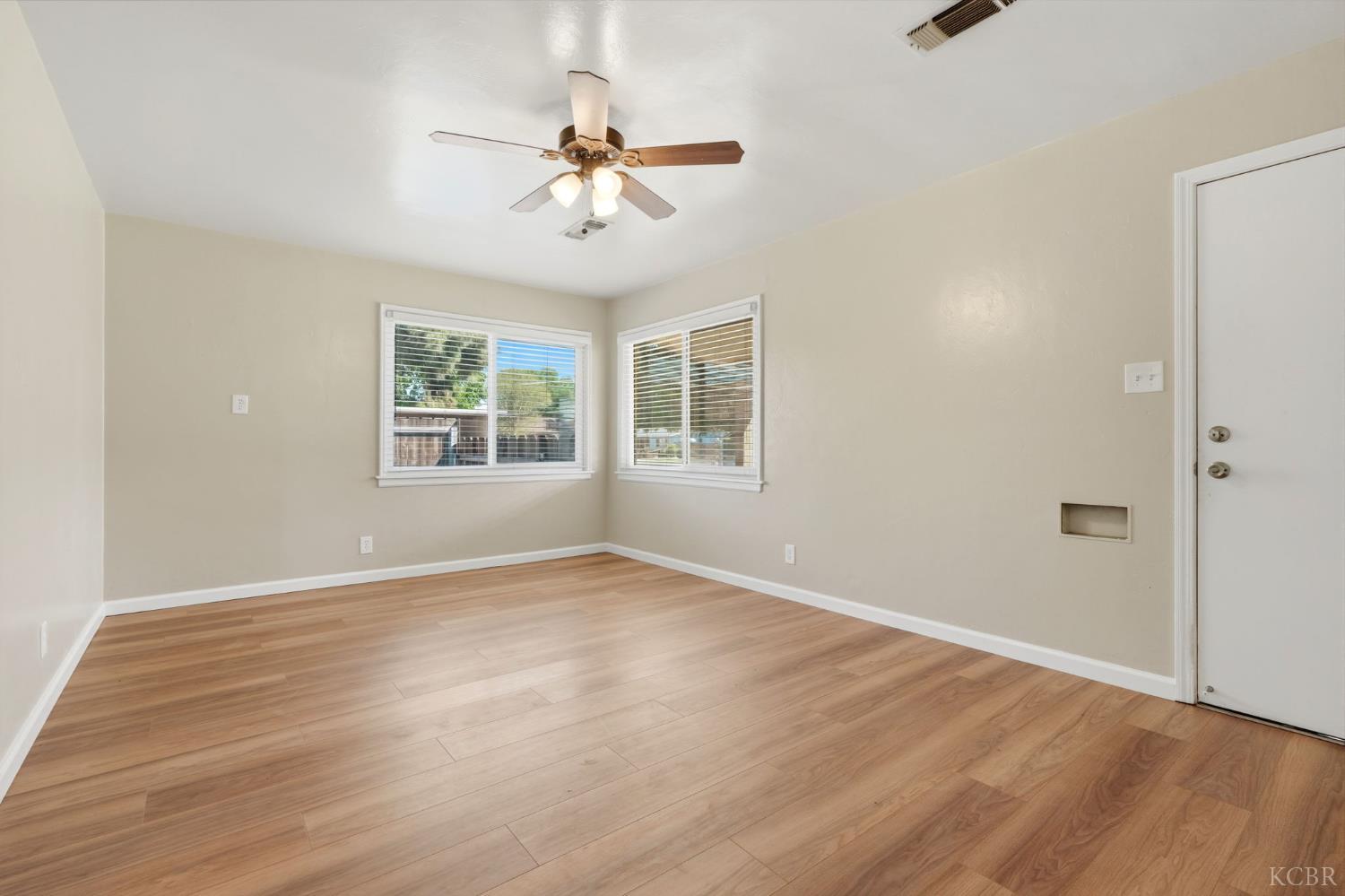 730 W D St, Lemoore, CA 93245