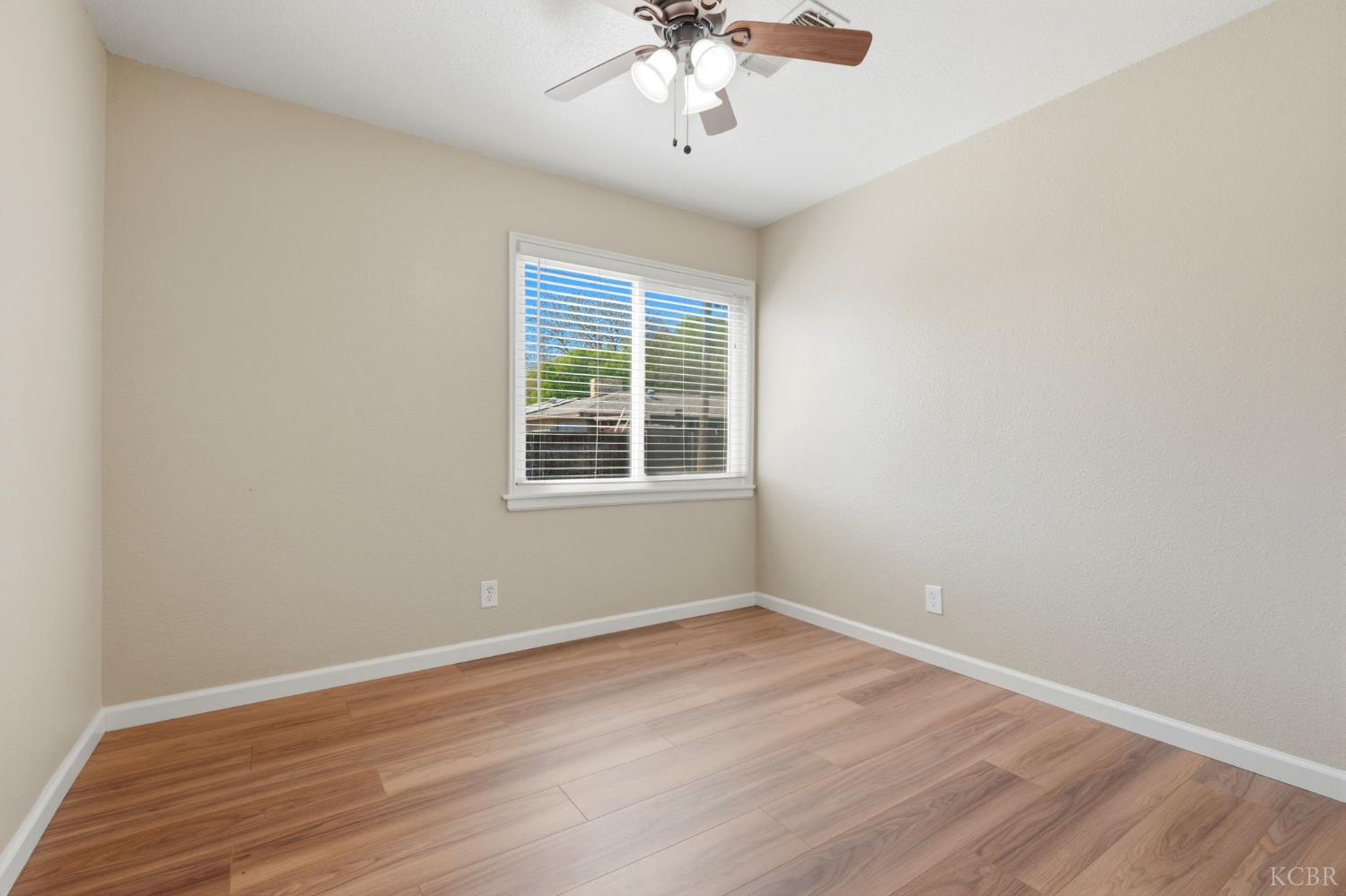 730 W D St, Lemoore, CA 93245