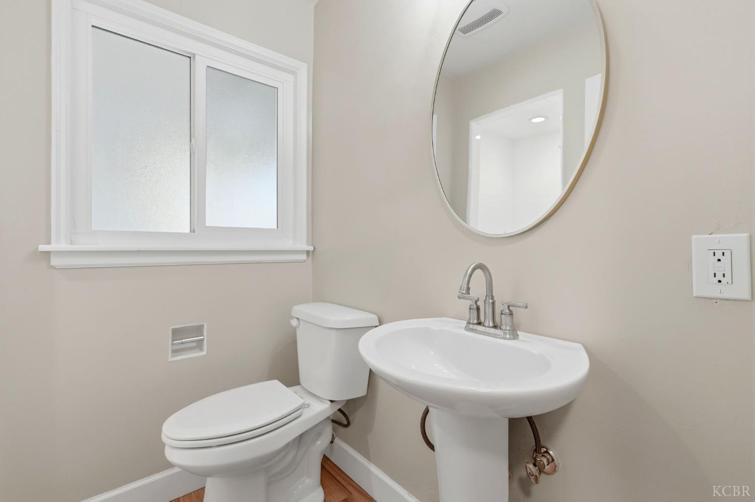 730 W D St, Lemoore, CA 93245