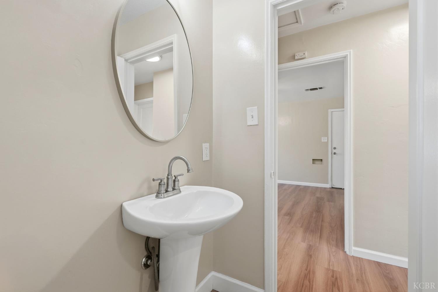 730 W D St, Lemoore, CA 93245