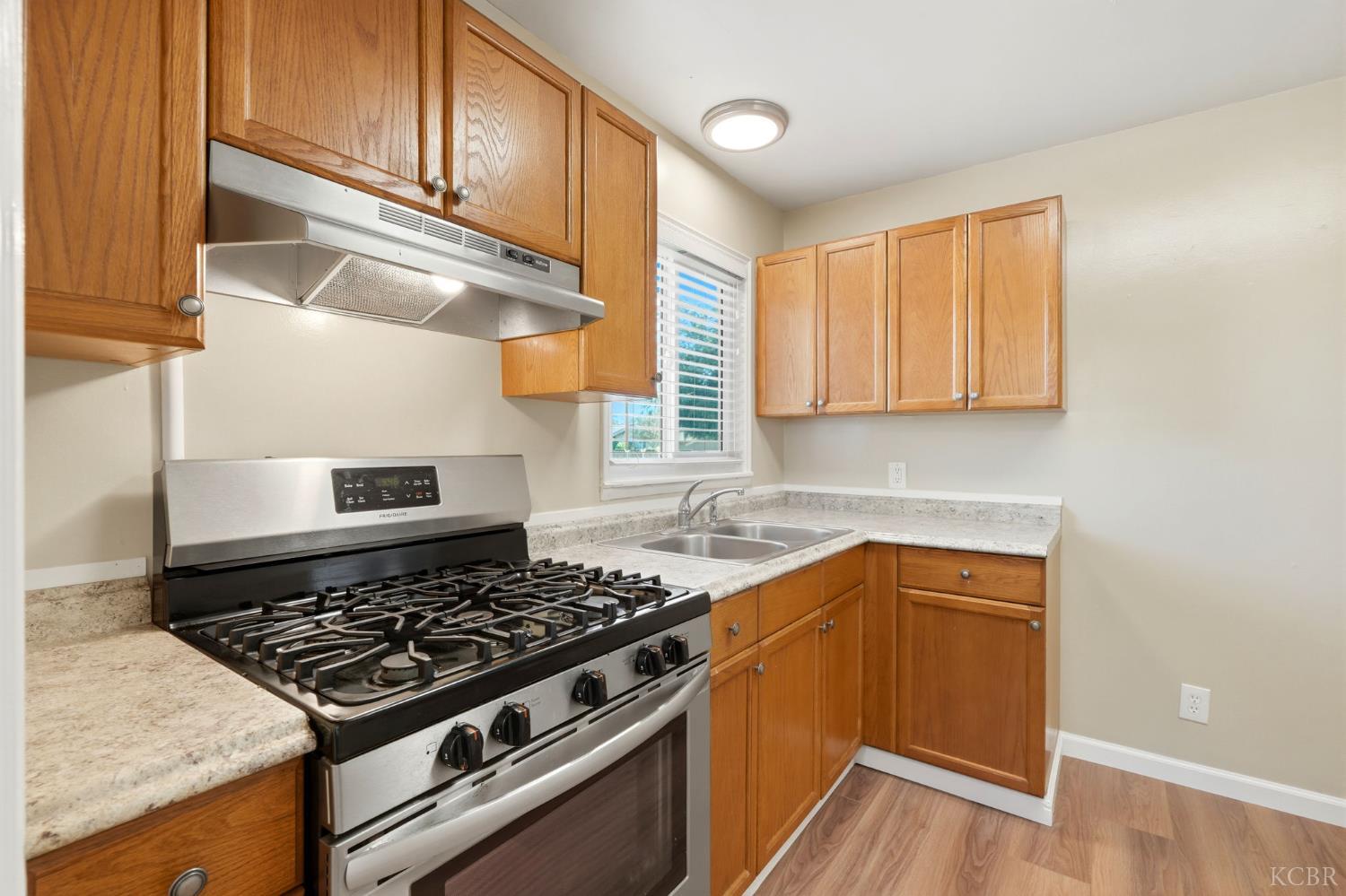 730 W D St, Lemoore, CA 93245