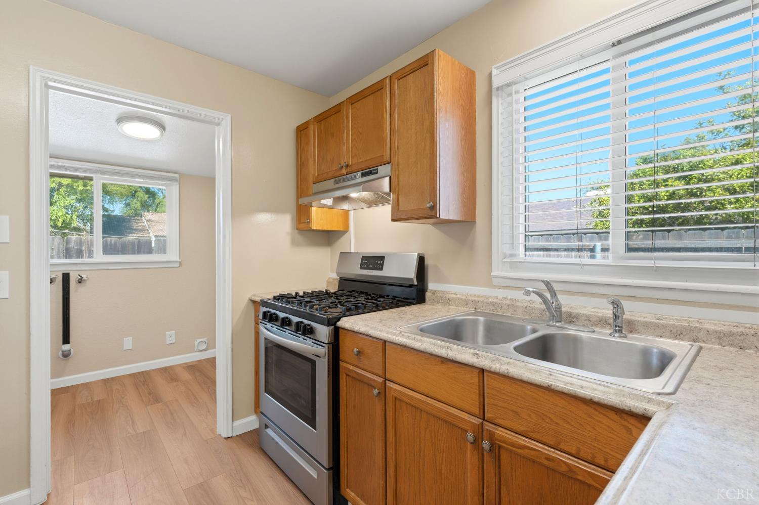 730 W D St, Lemoore, CA 93245