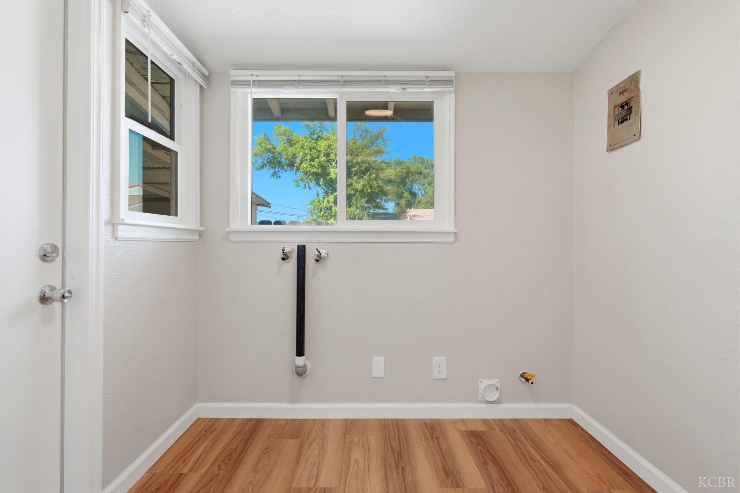 730 W D St, Lemoore, CA 93245