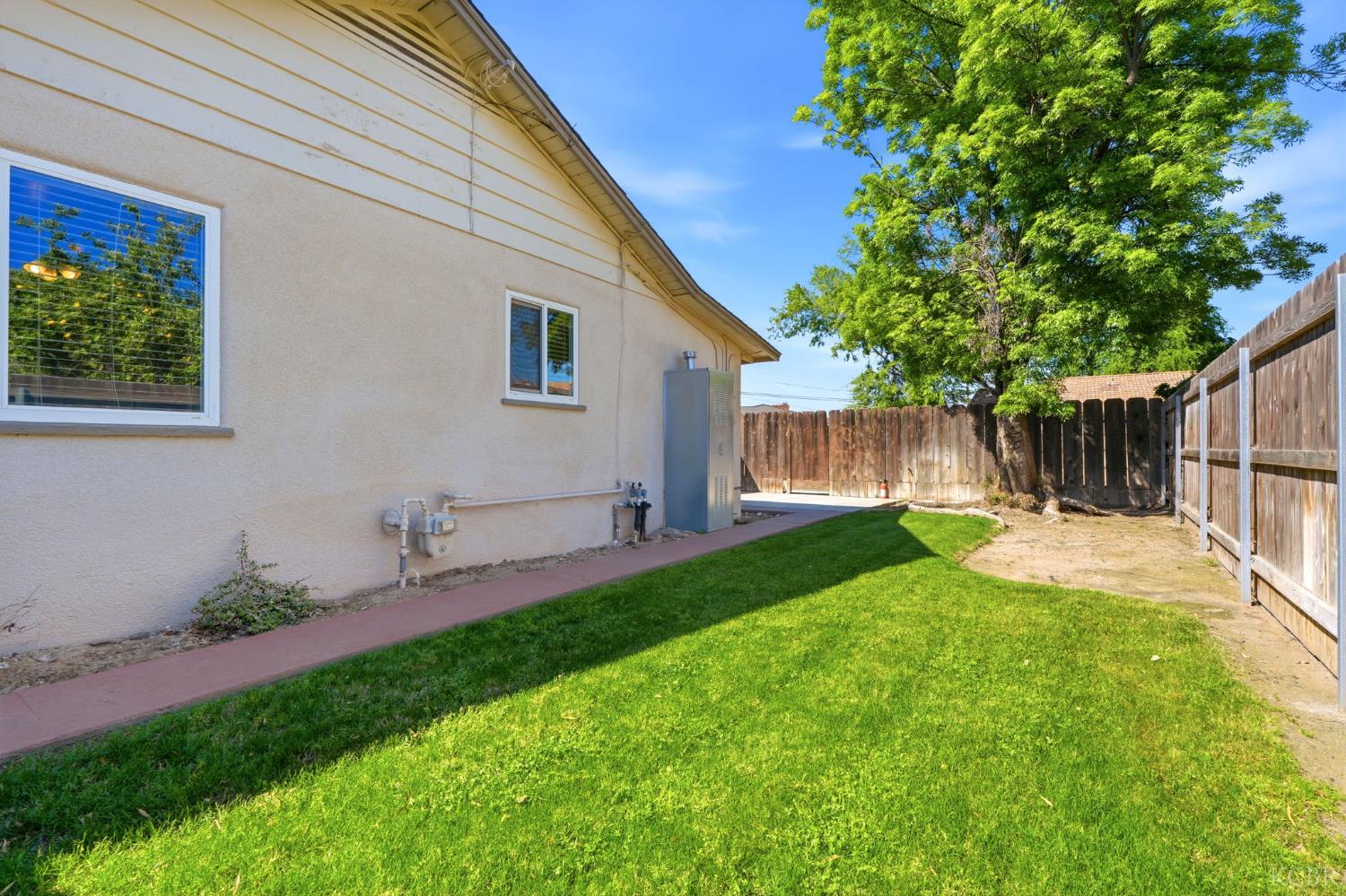 730 W D St, Lemoore, CA 93245