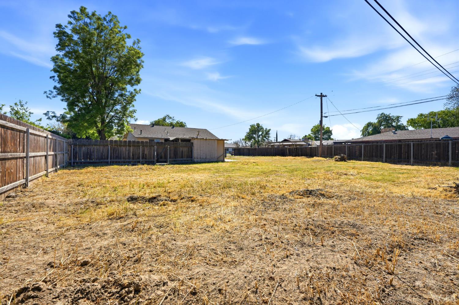 730 W D St, Lemoore, CA 93245