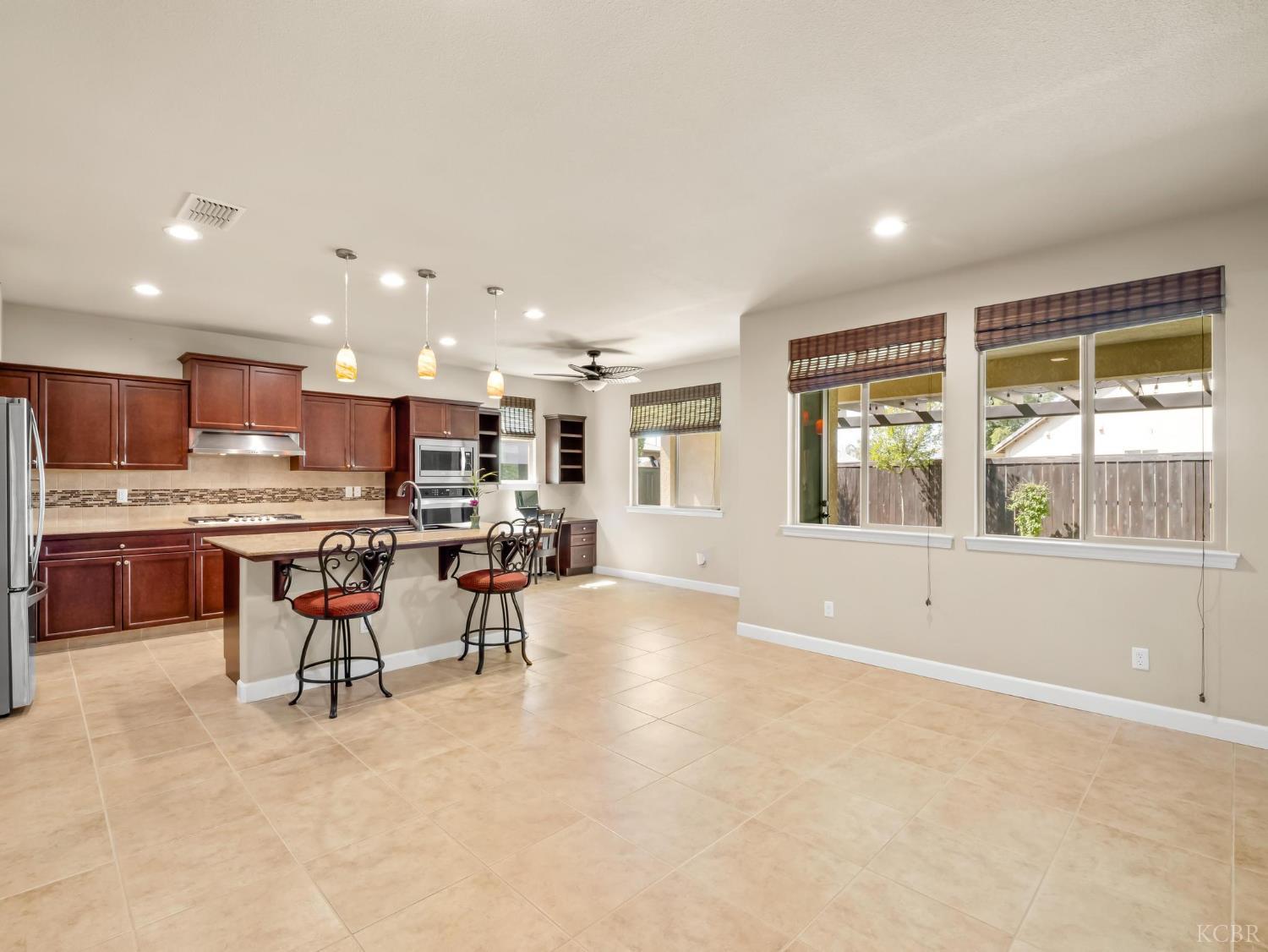 1178 Blackwood Ave, Clovis, CA 93619