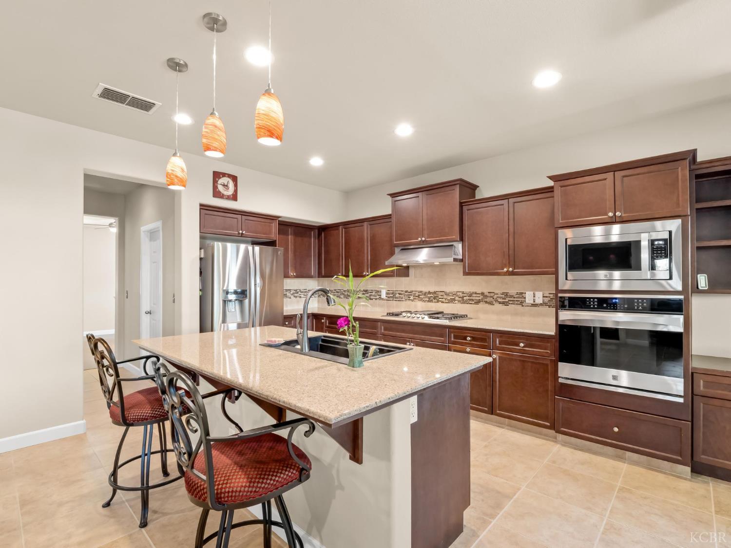 1178 Blackwood Ave, Clovis, CA 93619