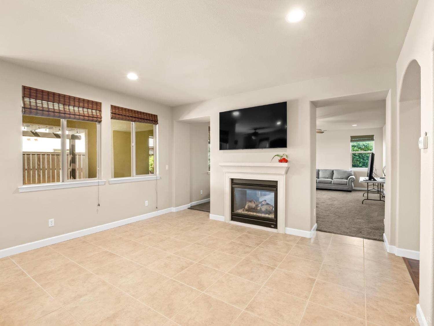 1178 Blackwood Ave, Clovis, CA 93619