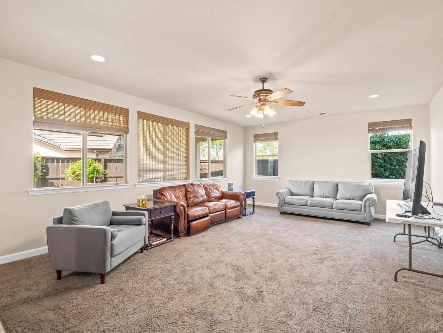 1178 Blackwood Ave, Clovis, CA 93619