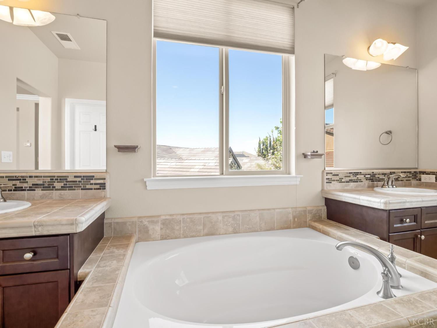 1178 Blackwood Ave, Clovis, CA 93619