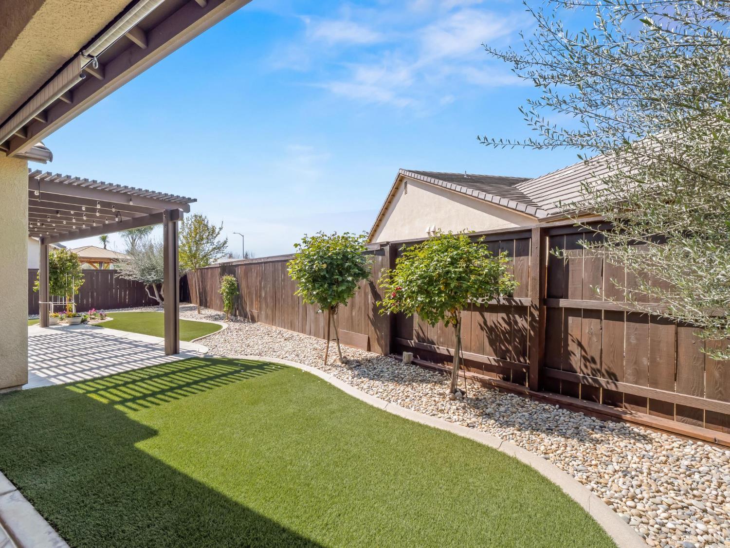 1178 Blackwood Ave, Clovis, CA 93619