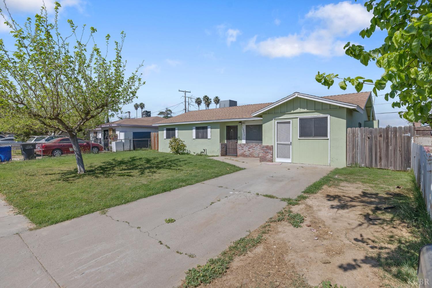 10840 Beverly Dr, Hanford, CA 93230