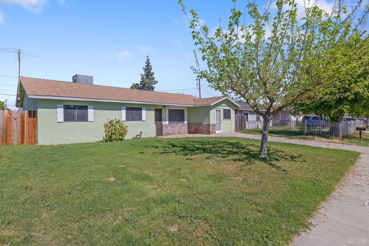 10840 Beverly Dr, Hanford, CA 93230