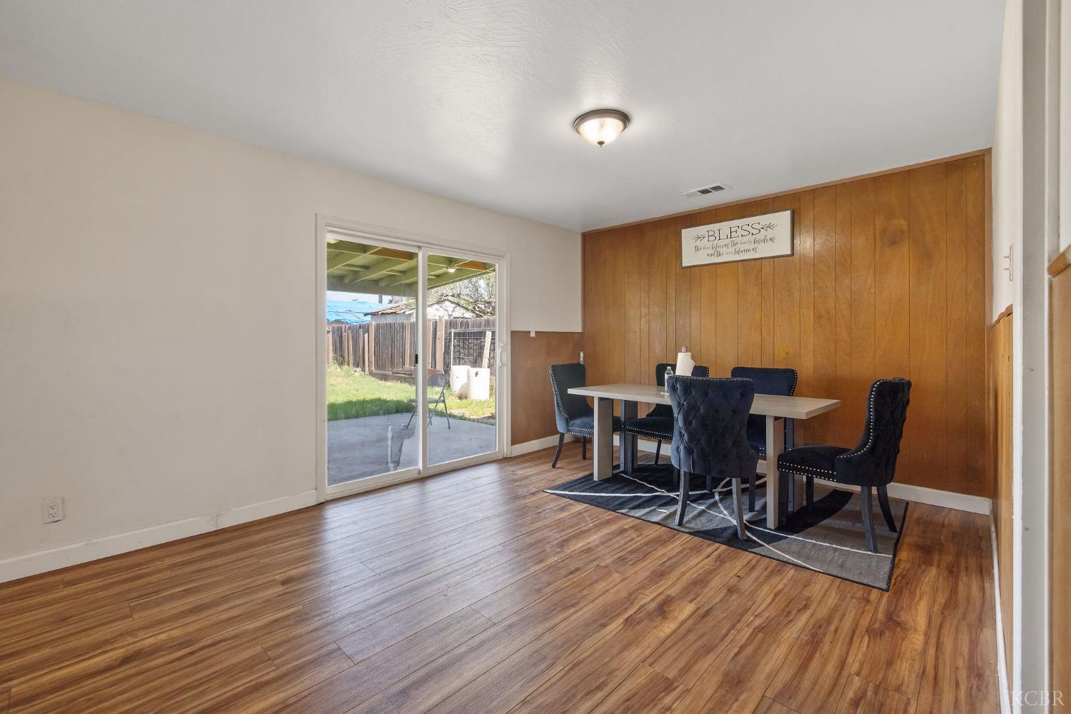 10840 Beverly Dr, Hanford, CA 93230