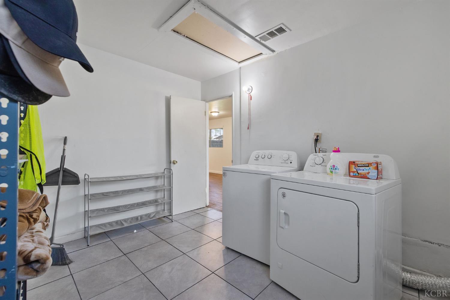 10840 Beverly Dr, Hanford, CA 93230