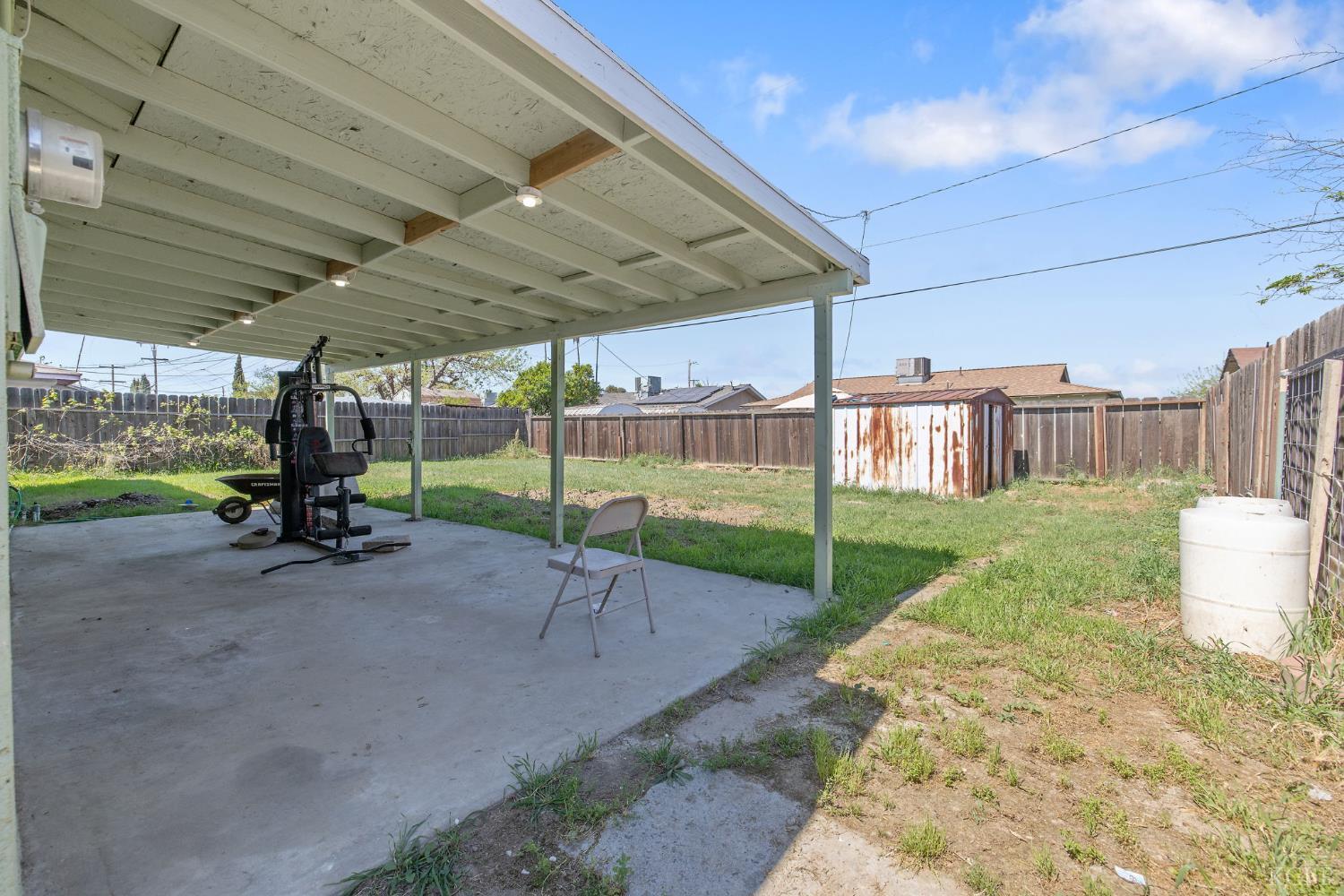 10840 Beverly Dr, Hanford, CA 93230