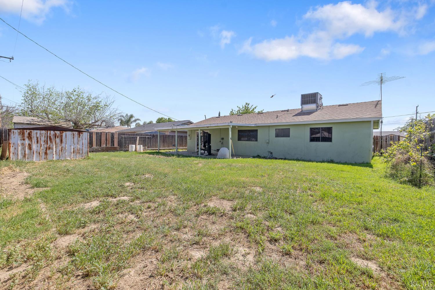 10840 Beverly Dr, Hanford, CA 93230