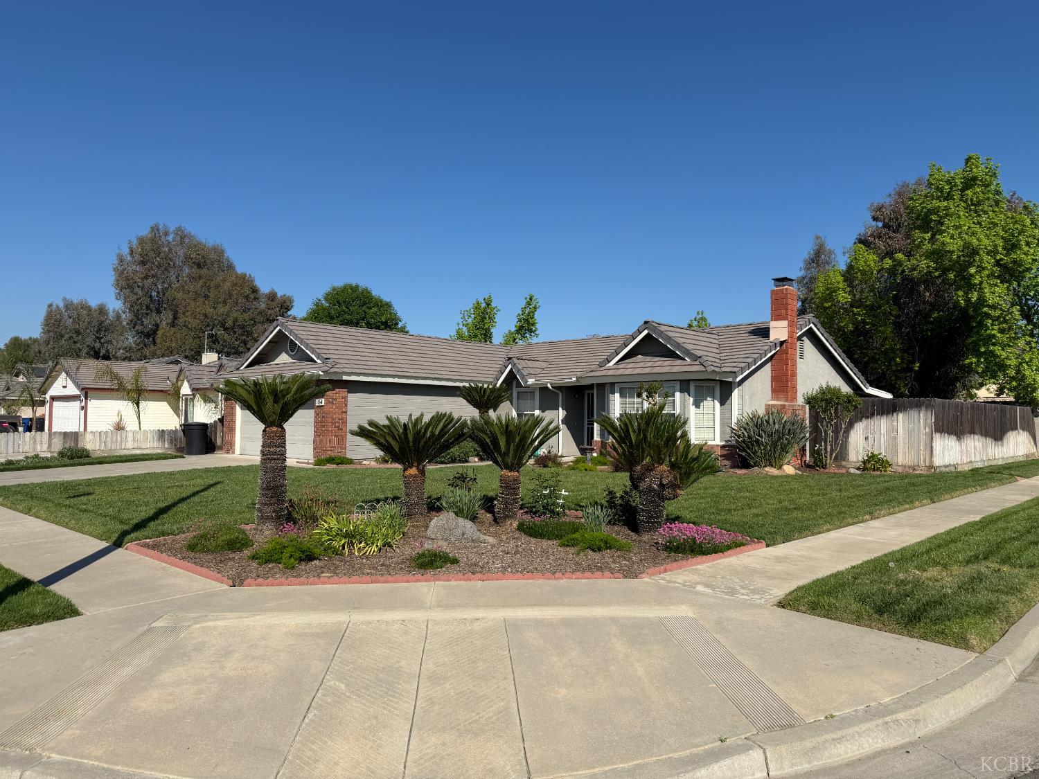 164 Cantebury Dr, Lemoore, CA 93245