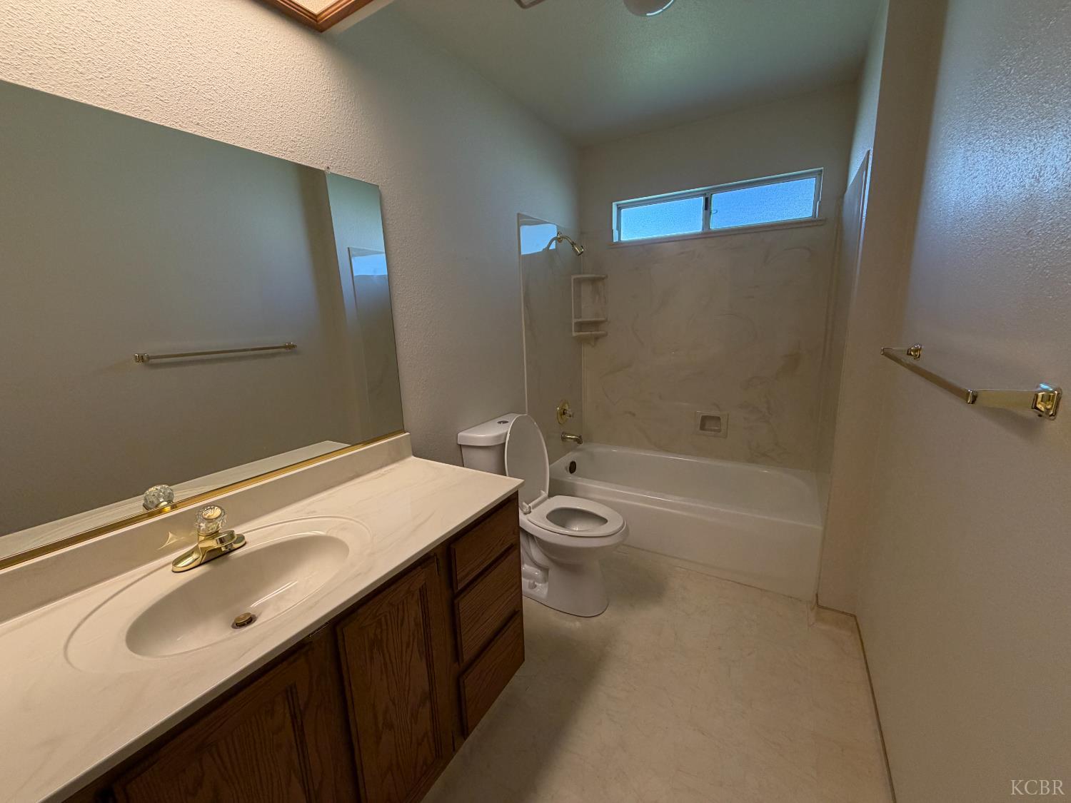 164 Cantebury Dr, Lemoore, CA 93245