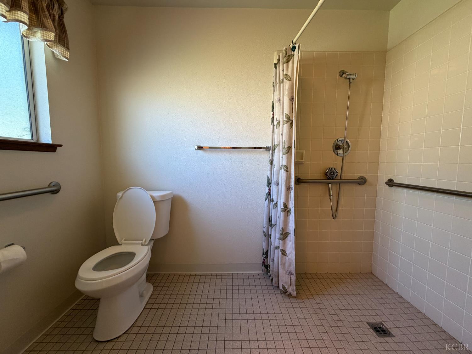 164 Cantebury Dr, Lemoore, CA 93245