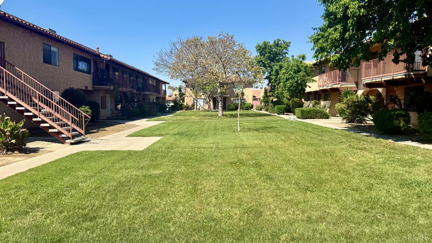 880 Greenfield Ave, Hanford, CA 93230