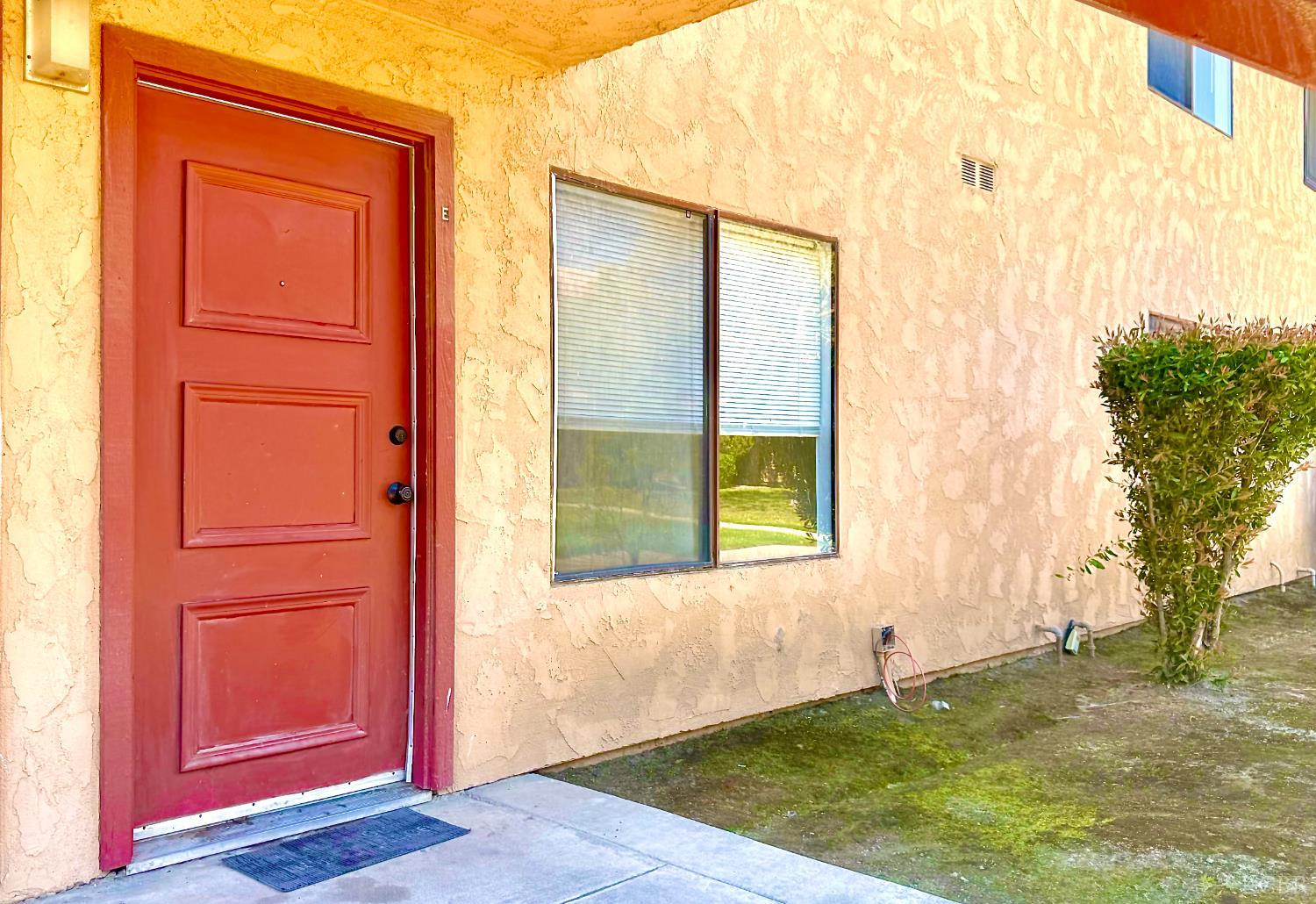 880 Greenfield Ave, Hanford, CA 93230