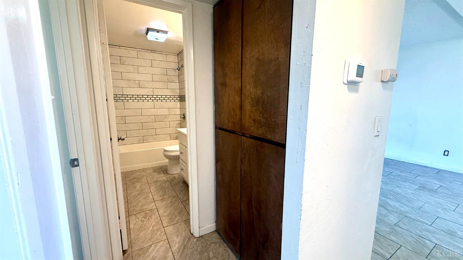 880 Greenfield Ave, Hanford, CA 93230