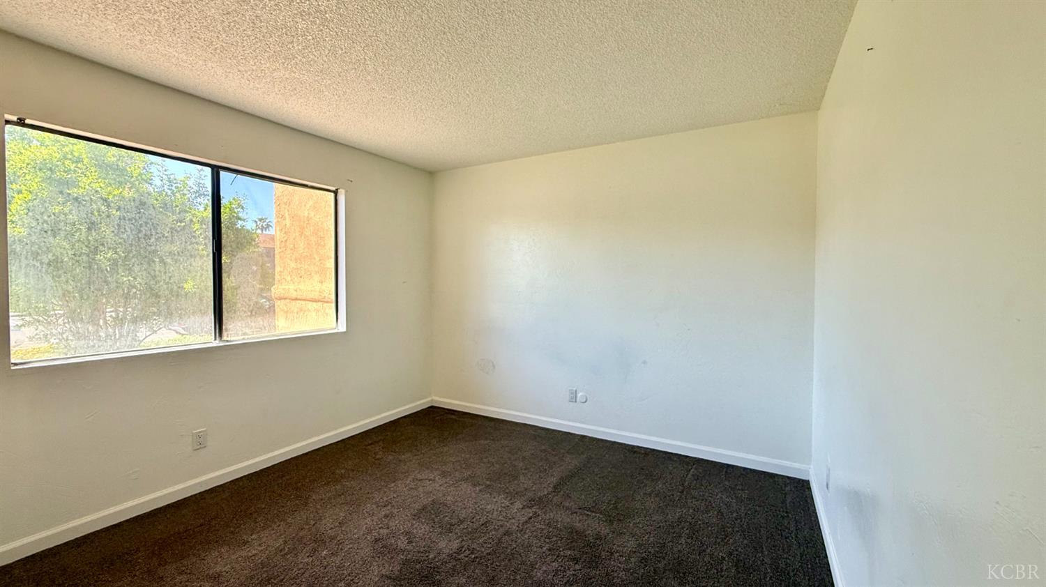 880 Greenfield Ave, Hanford, CA 93230