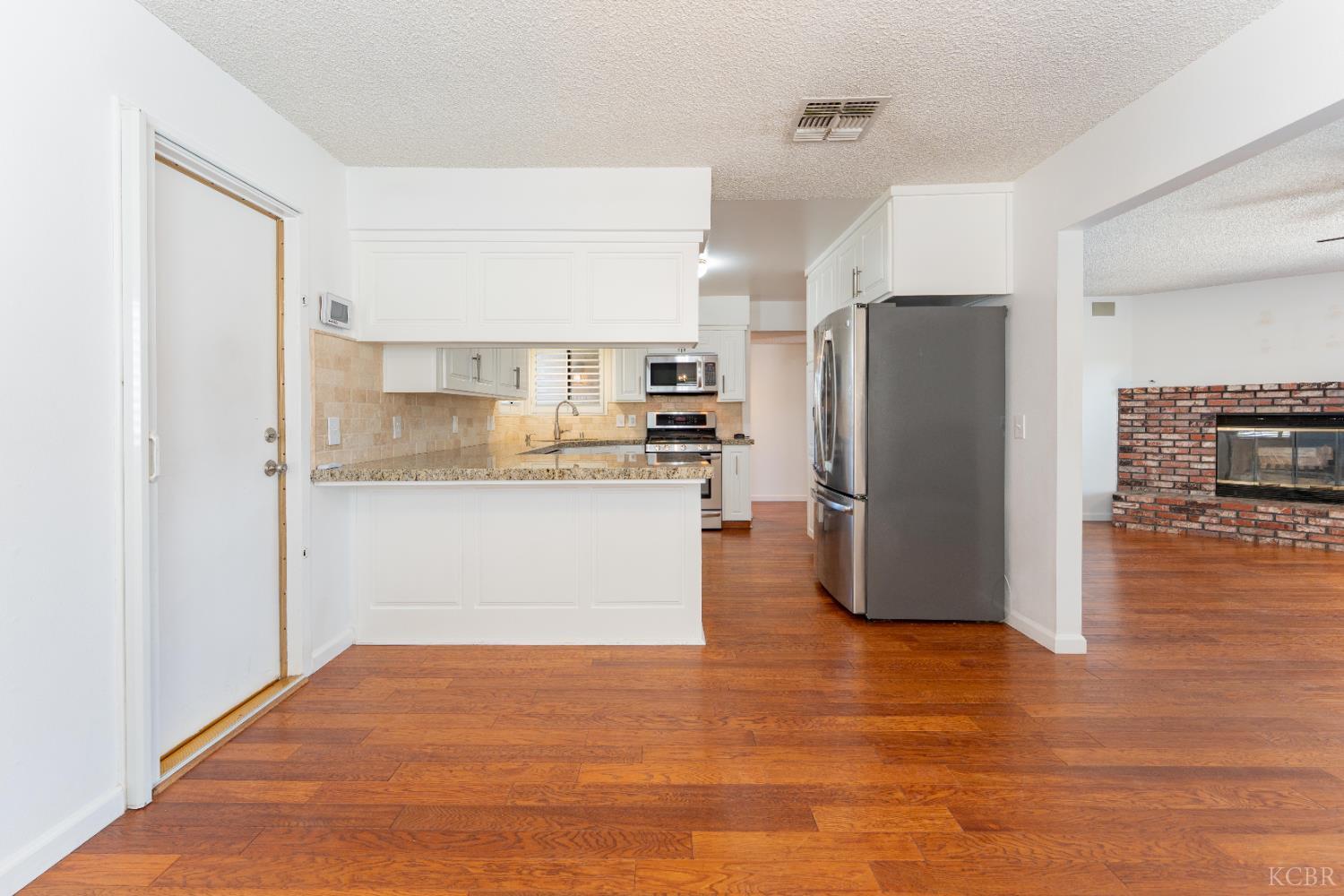 10200 Wayland Ct, Bakersfield, CA 93312