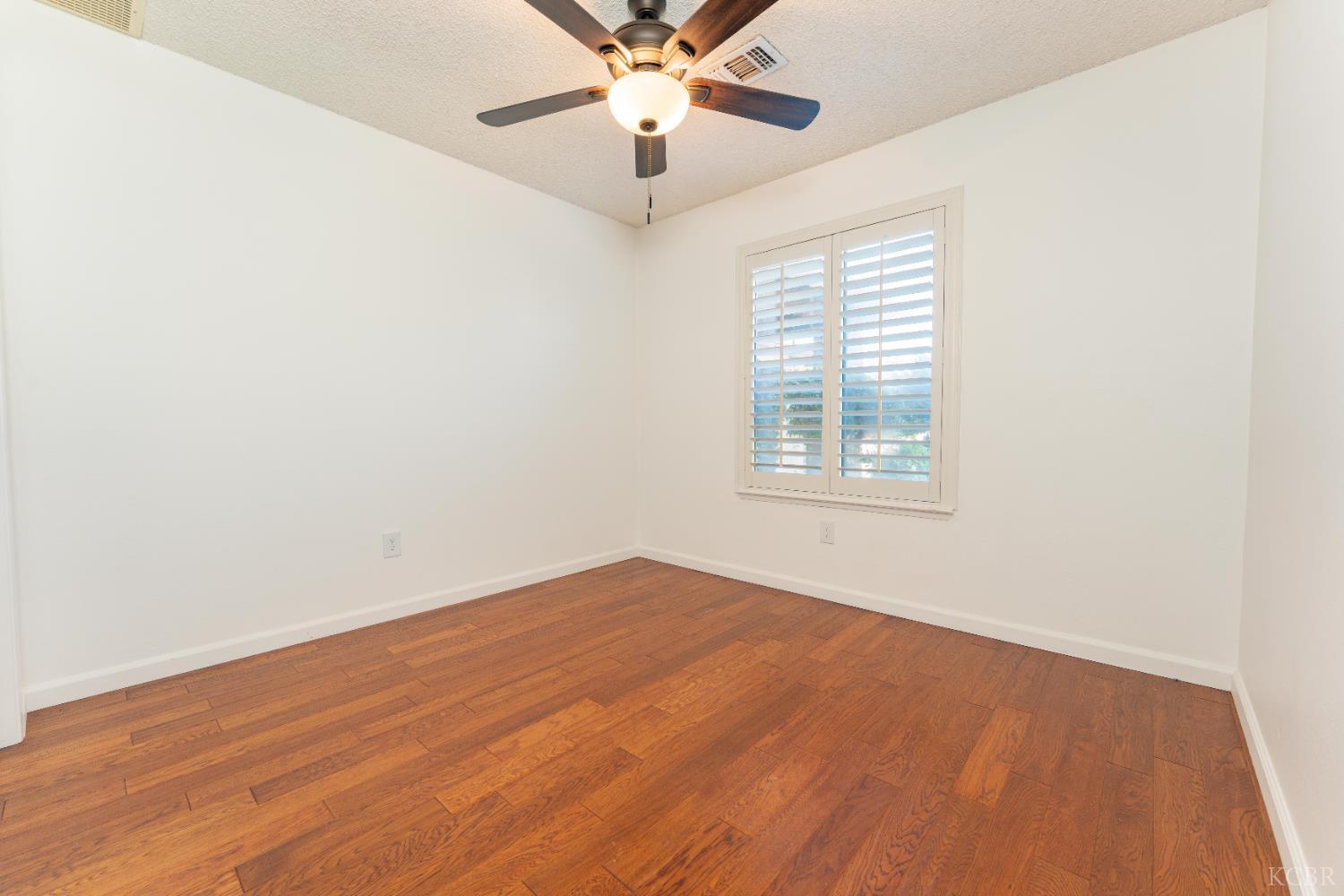 10200 Wayland Ct, Bakersfield, CA 93312