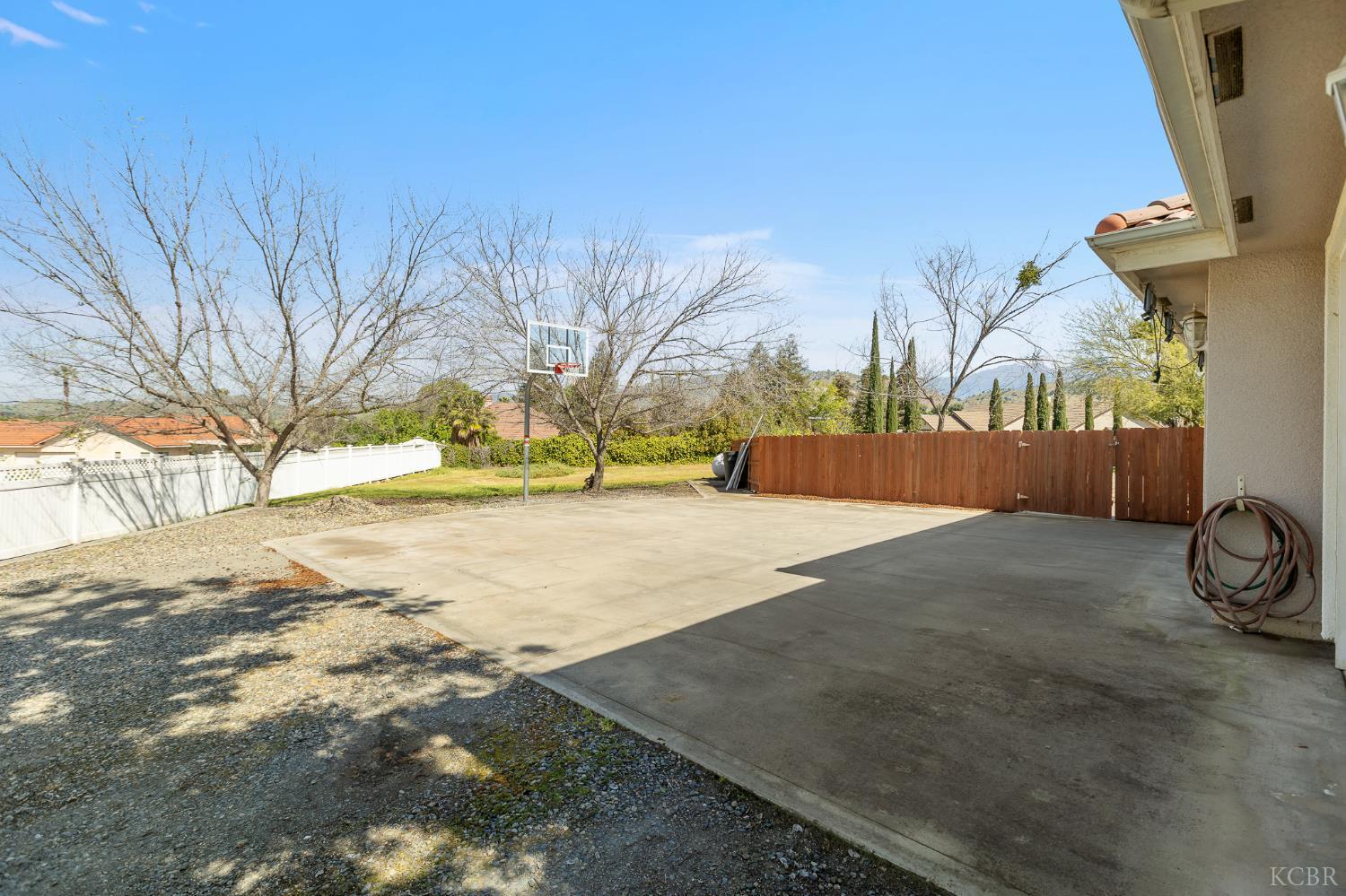 32250 Appaloosa Dr, Lindsay, CA 93265