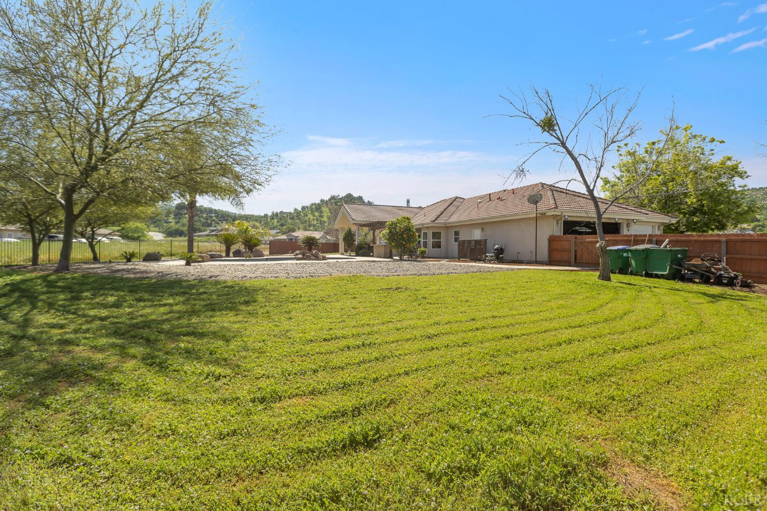 32250 Appaloosa Dr, Lindsay, CA 93265