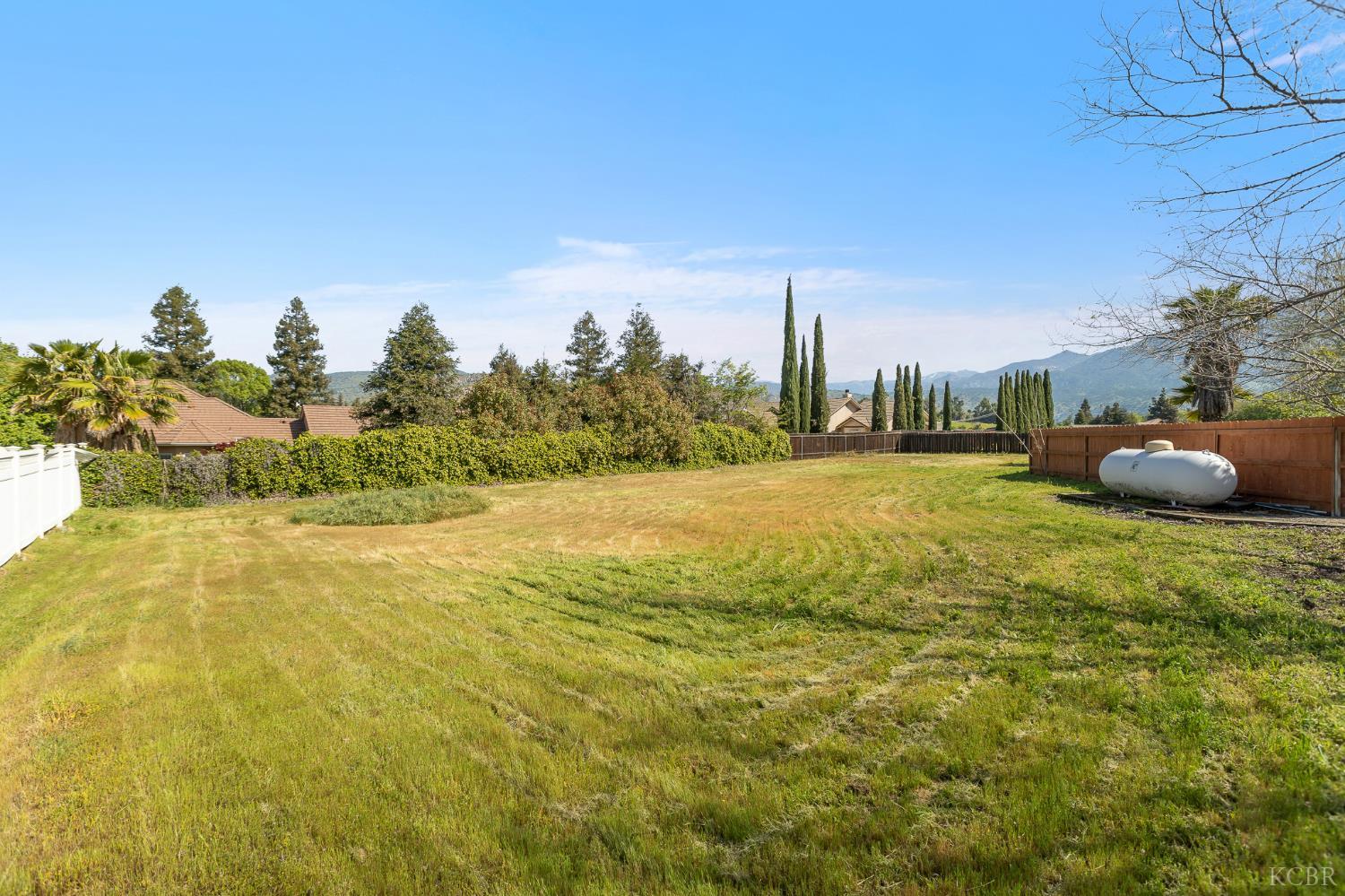 32250 Appaloosa Dr, Lindsay, CA 93265