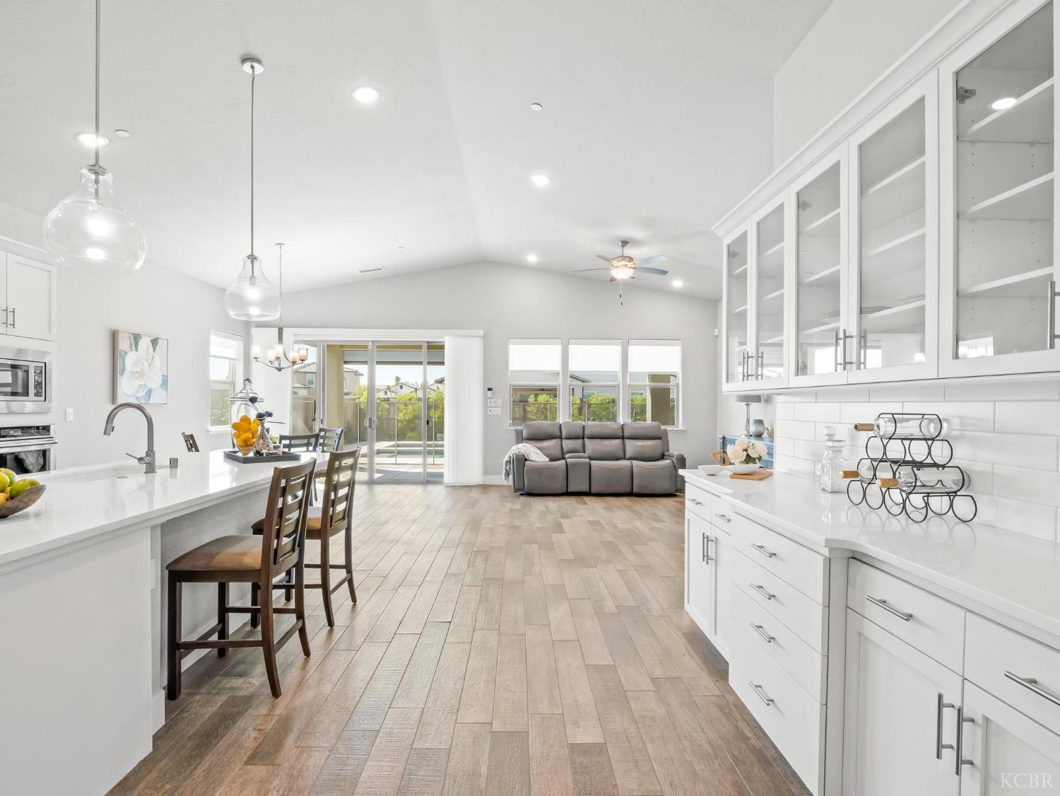 1734 N Park Ave, Clovis, CA 93619