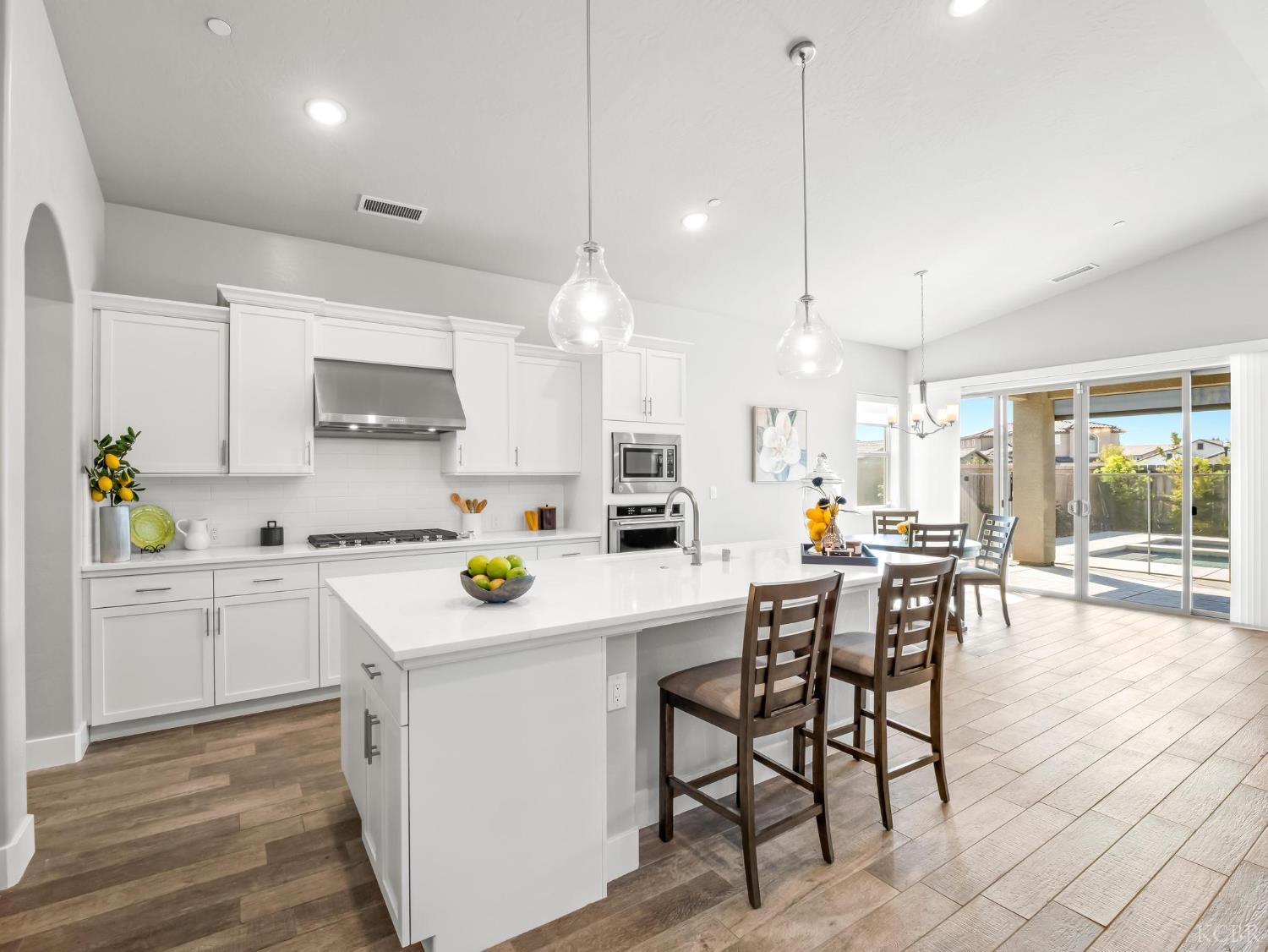 1734 N Park Ave, Clovis, CA 93619