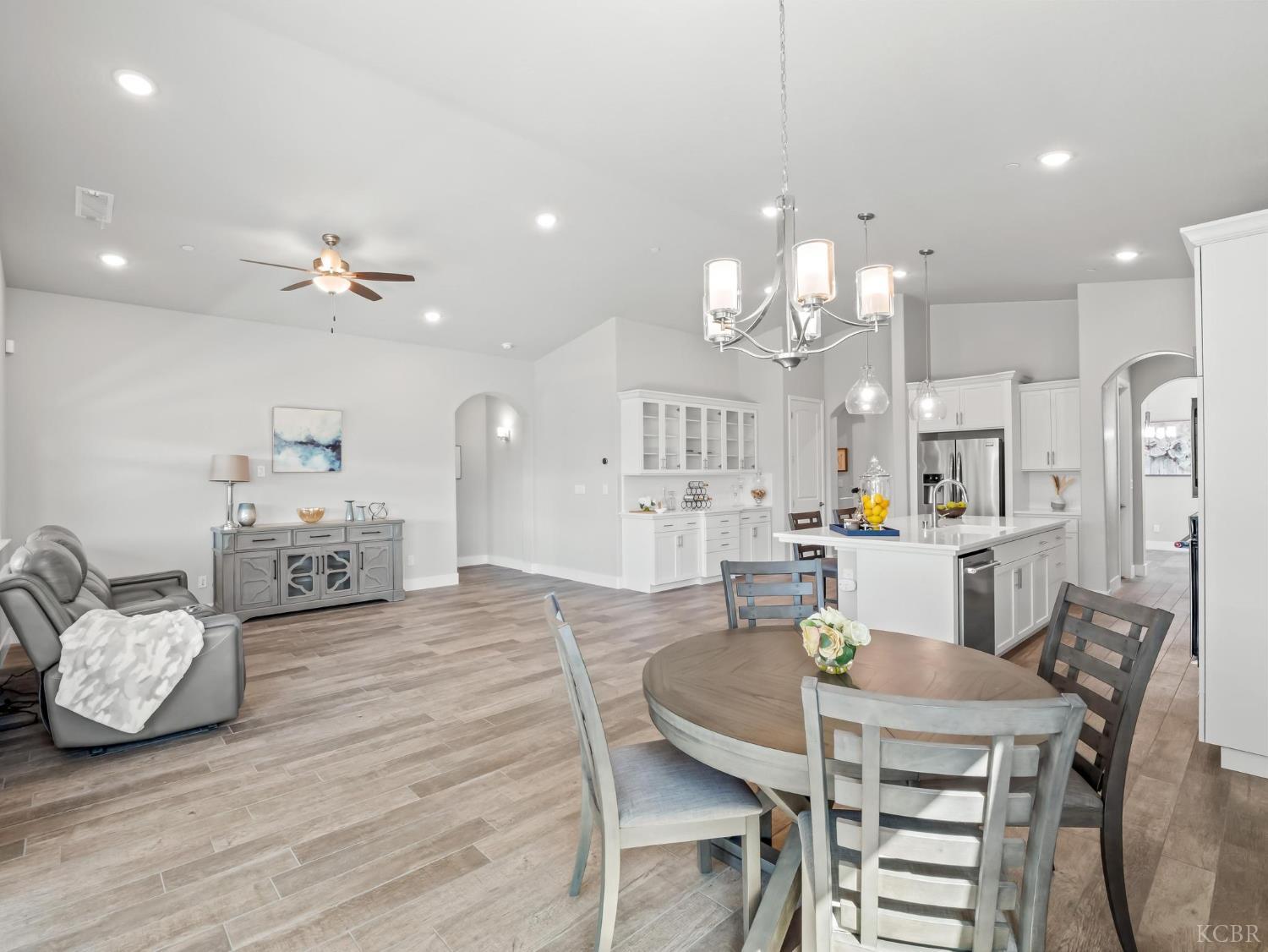 1734 N Park Ave, Clovis, CA 93619