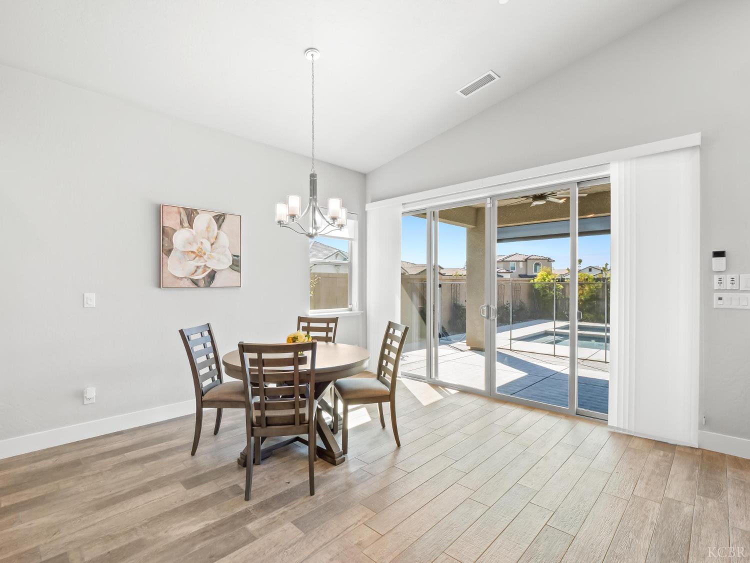 1734 N Park Ave, Clovis, CA 93619