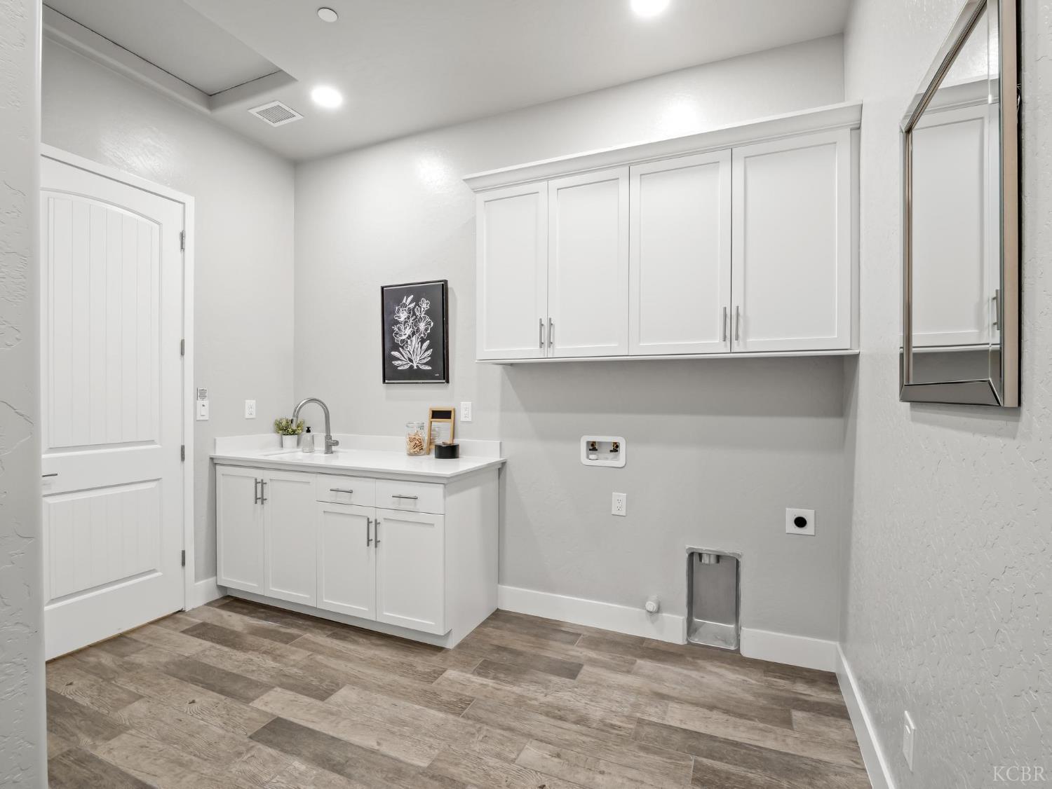 1734 N Park Ave, Clovis, CA 93619