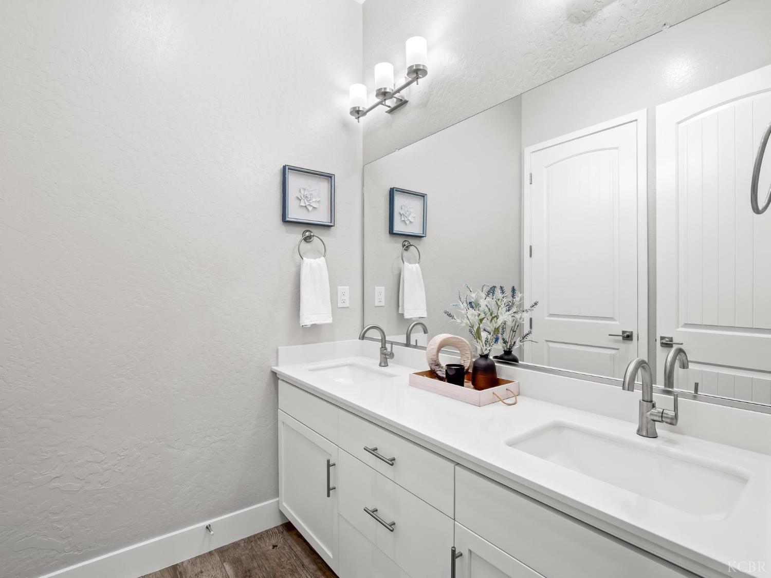 1734 N Park Ave, Clovis, CA 93619