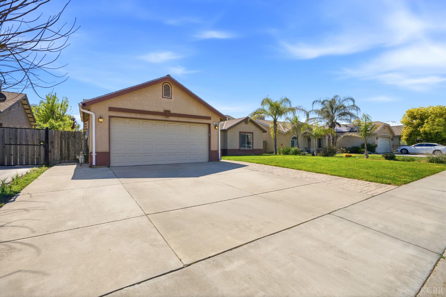 1849 W Spring Crest St, Hanford, CA 93230
