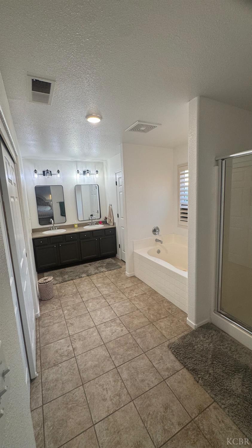 2174 W Picadilly Ln, Hanford, CA 93230
