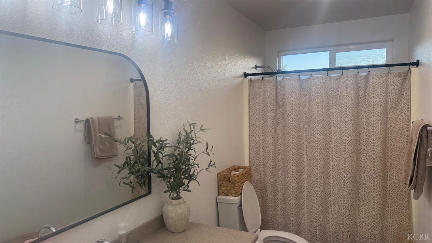 2174 W Picadilly Ln, Hanford, CA 93230