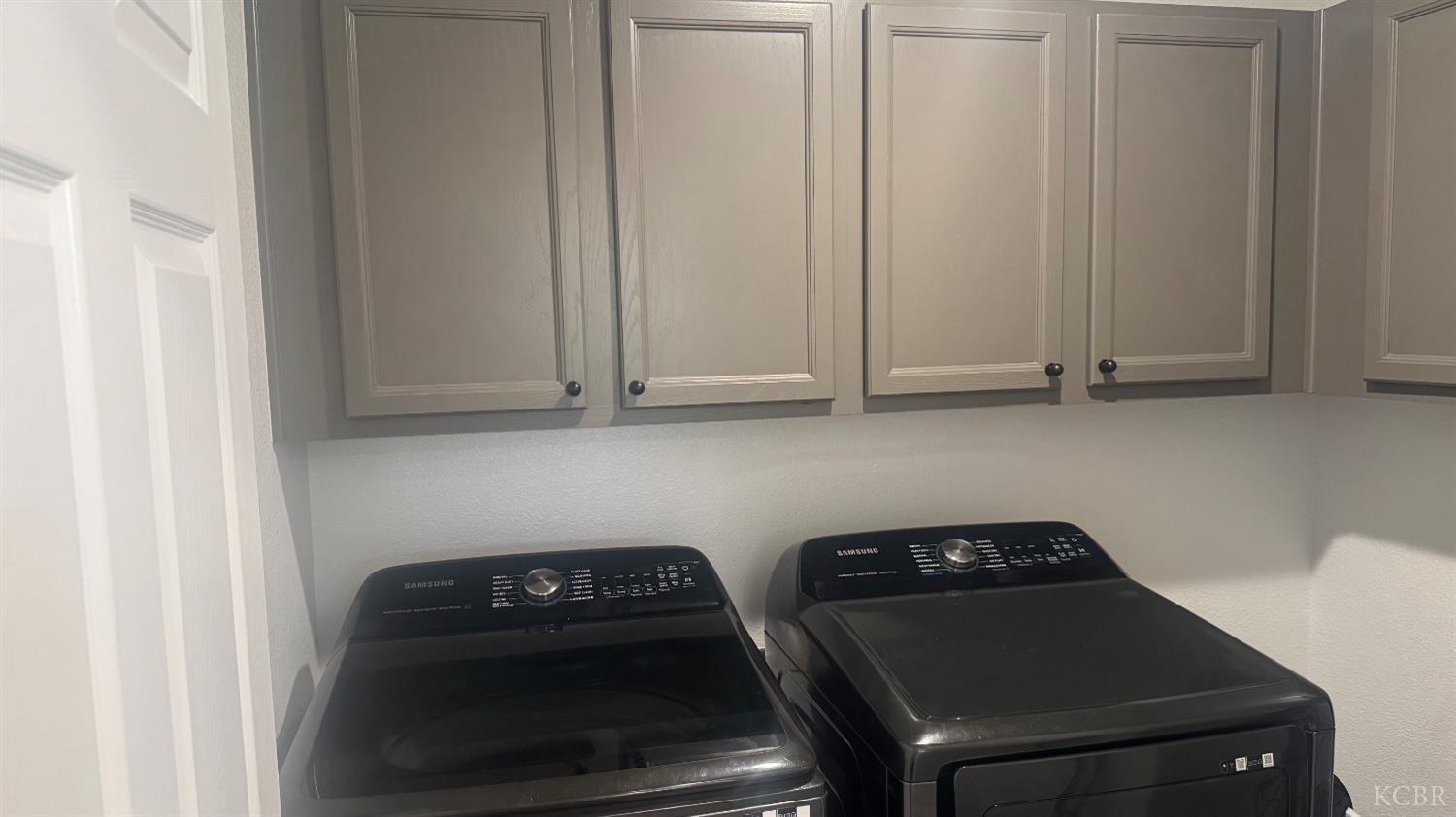 2174 W Picadilly Ln, Hanford, CA 93230