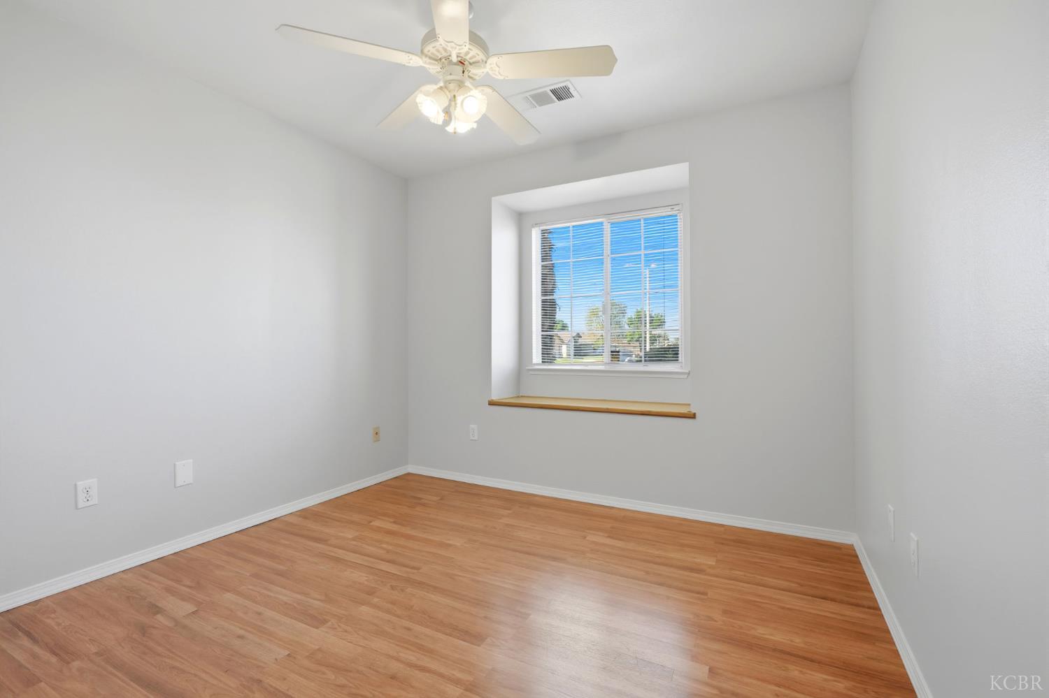 2403 Cherrywood Ct, Hanford, CA 93230