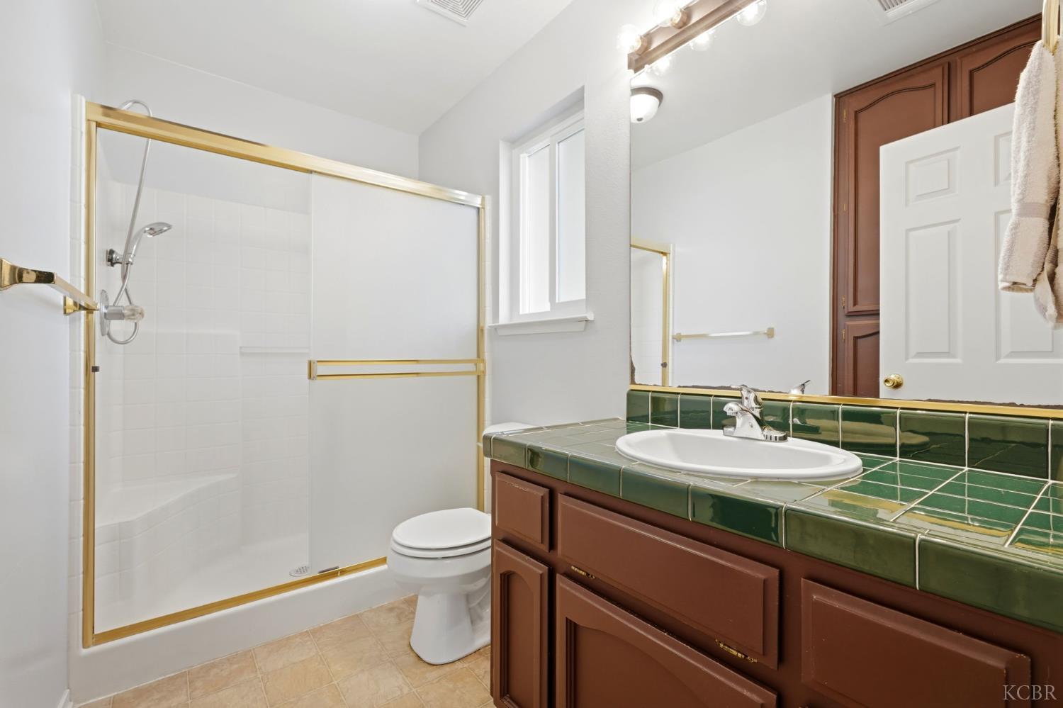 2403 Cherrywood Ct, Hanford, CA 93230