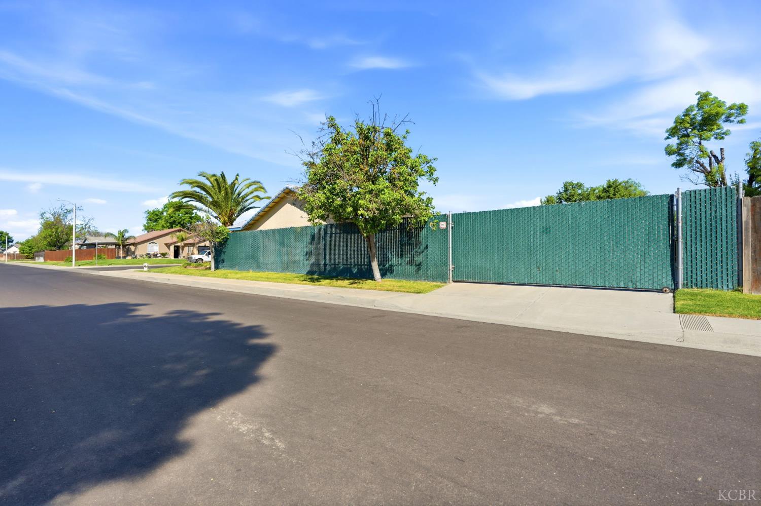 2403 Cherrywood Ct, Hanford, CA 93230