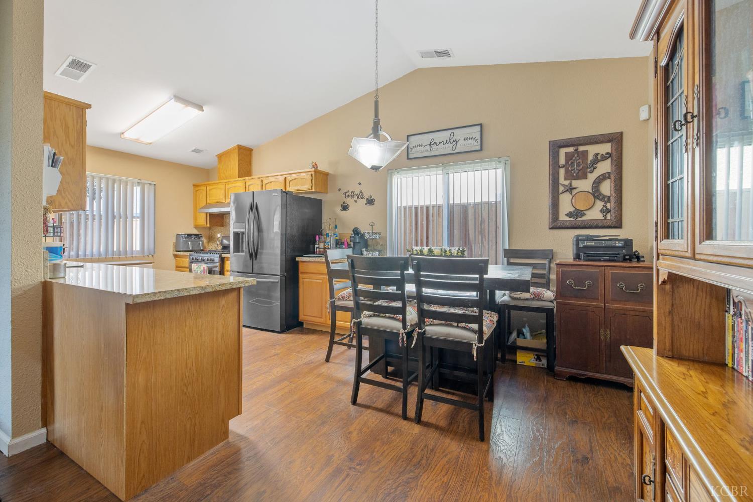 517 Tucker Ave, Sanger, CA 93657